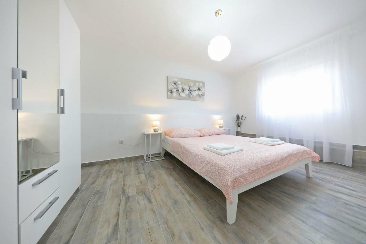 Apartmani Neva, Pridraga Buitenkant foto